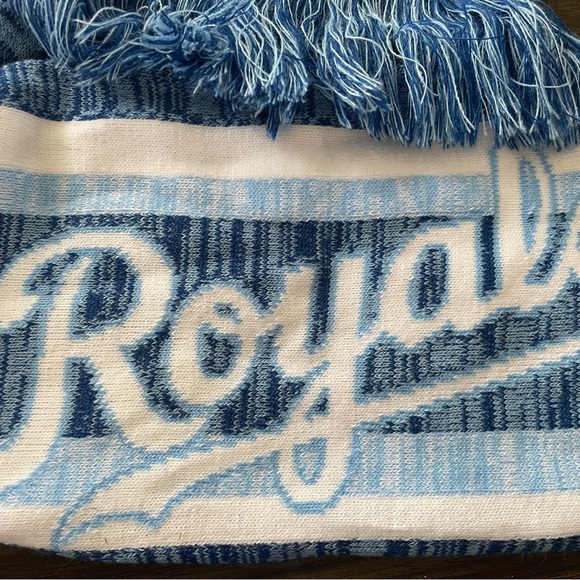 💙🤍KC Royals Collectible Scarf. NWOT, never used. - Picture 2 of 5